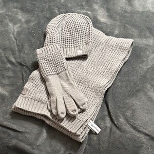 Calvin Klein Light Gray Knit Accessory Set